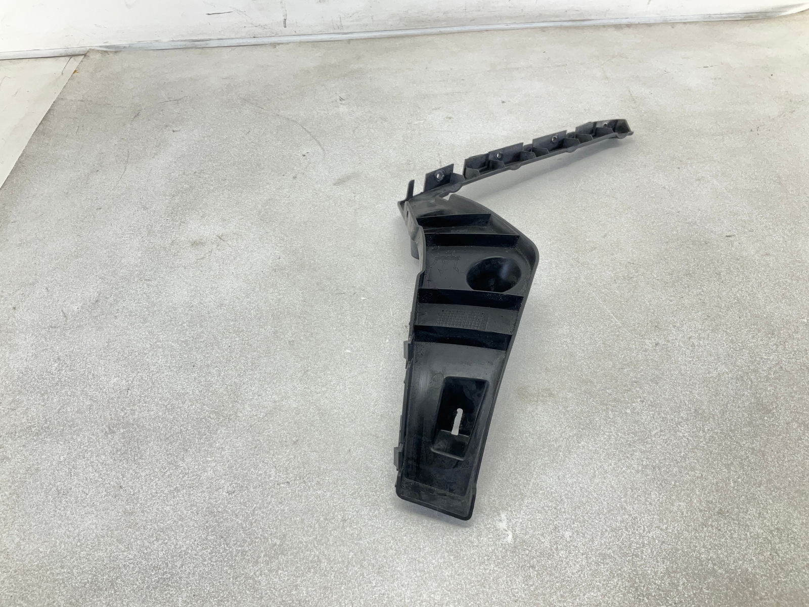 17-20 MASERATI Levante Rear Bumper Right Support Mount Bracket OEM CM