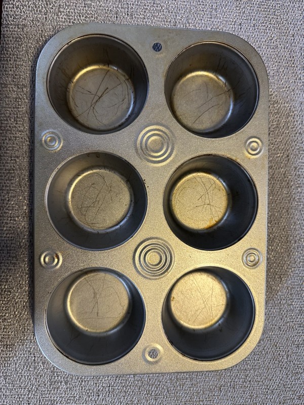 Muffin Tin 6 Cupcake Pan 7” x 10.25”
