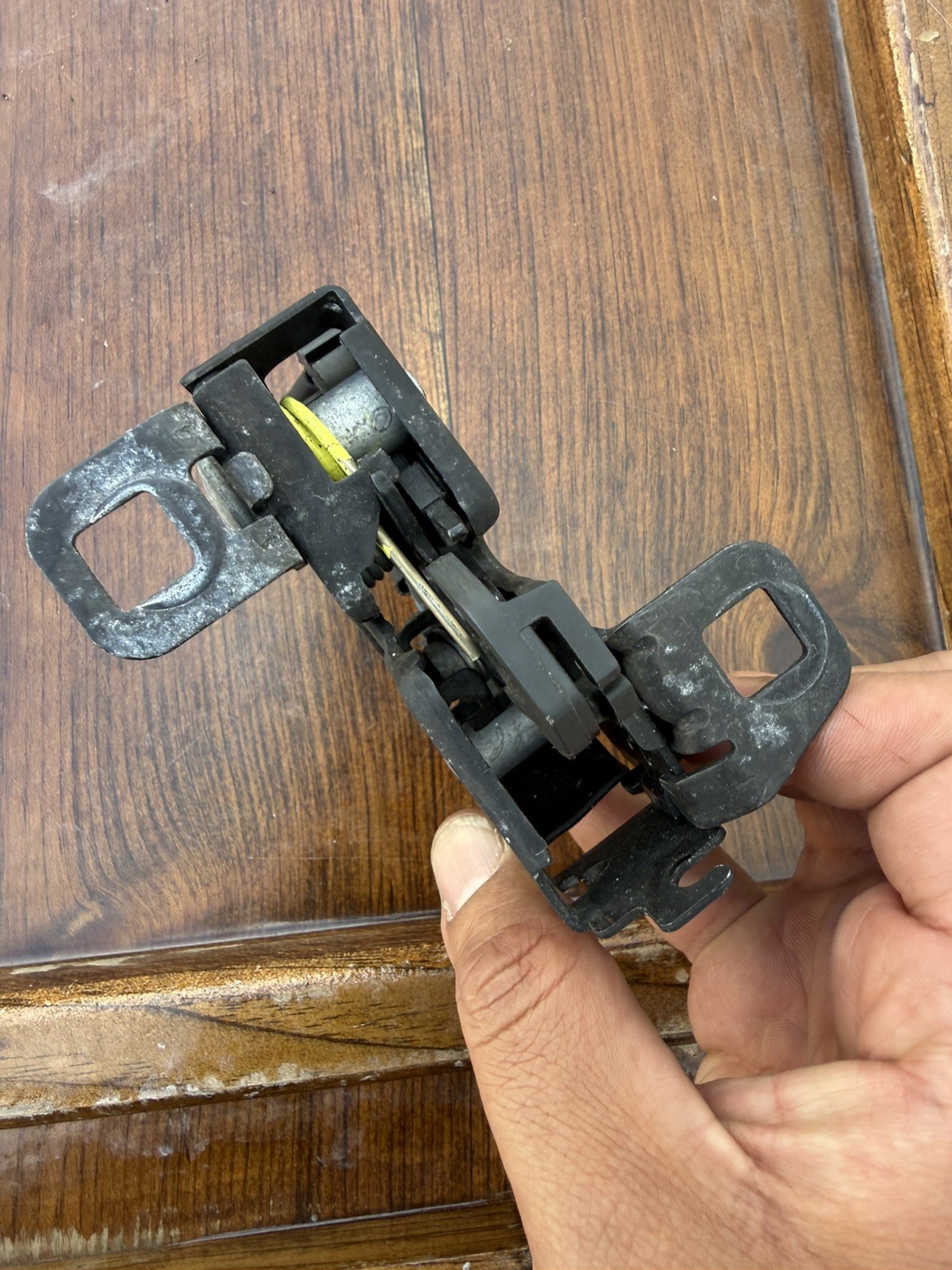 Maserati Grecale Right Hood latch P/N 670292696
