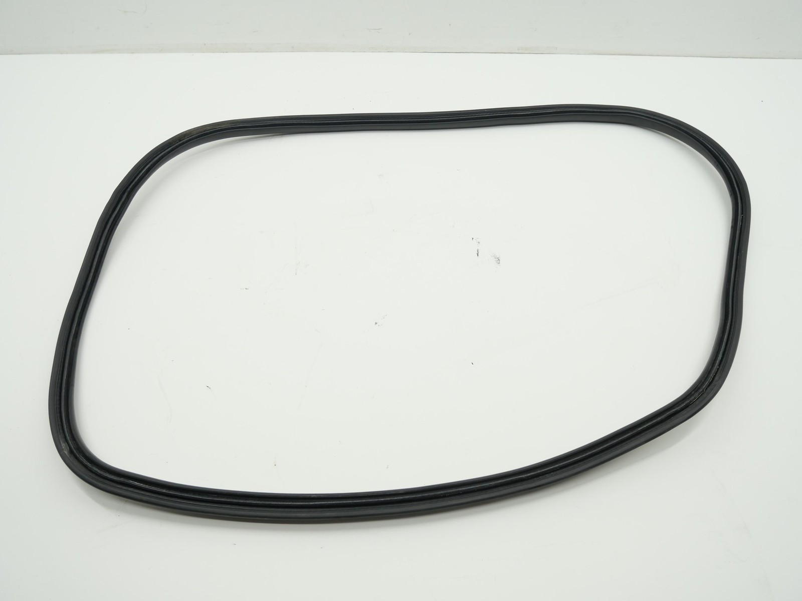 2005 Bentley Continental GT Rear Trunk Weatherstrip Seal Deck Lid Gate 59k OEM