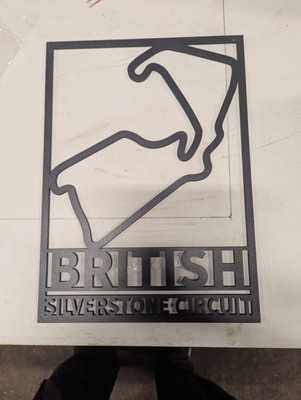 Formel 1 Holz Wandschild Silverstone Laser Cut F1 Schild groß 29x40cm