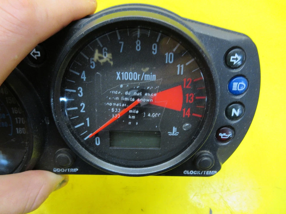 Kawasaki Ninja ZX9R 2001 velocímetro medidores pantalla panel velocímetro 6911 millas Foto 4 de 4