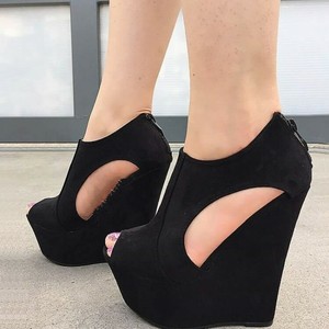 black pumps size 2