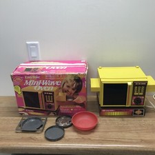 Vintage 1978 Kenner Betty Crocker Easy Bake Mini-Wave Oven with Box