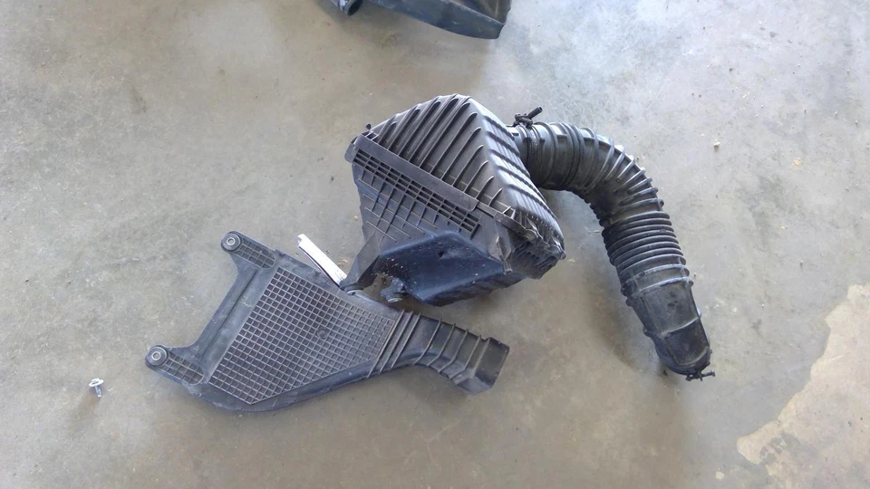 Used Air Cleaner Assembly fits: 2013 Hyundai Sonata 2.0L turbo Grade A - Image 2 of 4