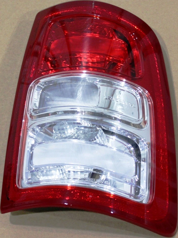Lanterna traseira direita 19-24 Dodge RAM 2500 68361714AE lâmpada traseira lateral de passageiro fabricante de equipamento original - Imagem 4 de 4