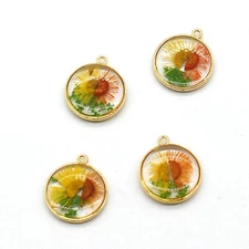 Clearance 8PCS Gold Tone Dried Daisy Flower Resin Round Charm Pendant GBY120