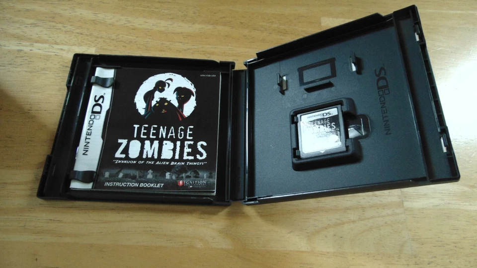 Teenage Zombies (Nintendo DS, 2008) Complete CIB Tested And Working - Image 2 of 3