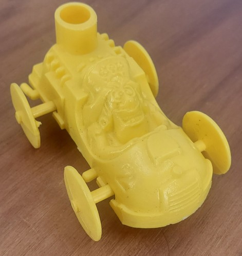 VINTAGE 1970s TOY CAP'N CRUNCH BALLOON CAR - Yellow Cereal Captain Crunch - Picture 4 of 7
