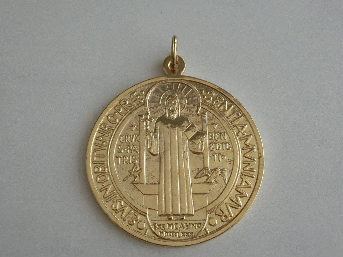 Médaille Saint Benoît GTBITALY 32mm Or Émaillé - Avec Anneau - Bijou Religieux Artisanal Italien