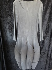 Women’s Gray Solid Pleated Bodycon Dress Scoop Neck Long Sleeve Knee Length