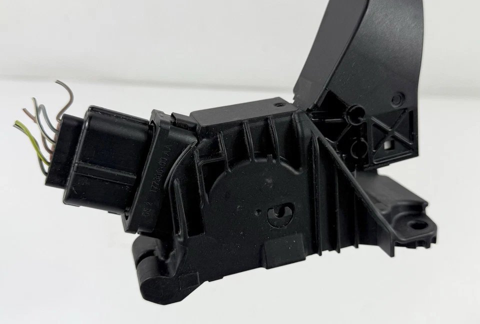 Педаль газа в сборе для акселератора Volkswagen GTI 2015-2017 годов выпуска от оригинального производителя 5Q1721503H - Изображение 3 из 4