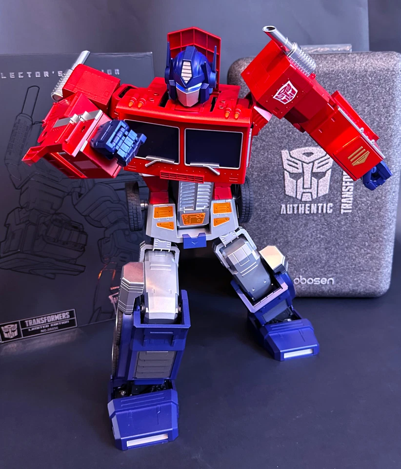 Robosen Optimus Prime Flagship Edition Auto-Converting! Great Condition! - Image 2 of 4