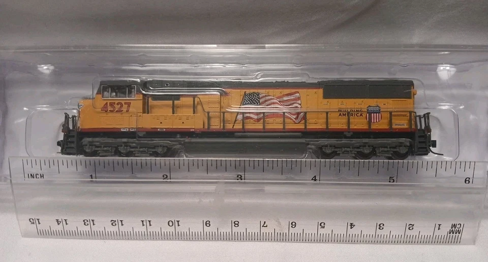 #2 UP N-scale Union Pacific SD70 Mac Engine/Locomotive 10726 #2 Building America - Image 3 of 4