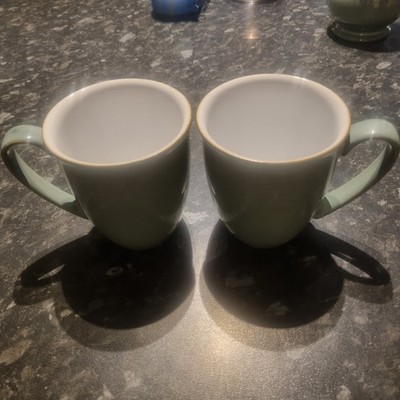 2 Denby Regency grün Steinzeug gebogen Becher Kaffeetassen sehr guter Zustand