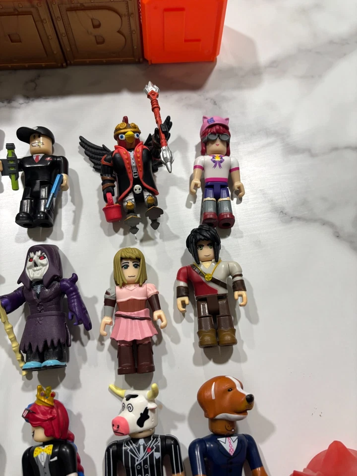 Robolox Lote Mixto Figuras Juguetes Piezas Accesorios con Códigos Tiburón Rey Goo Goblin Foto 4 de 4