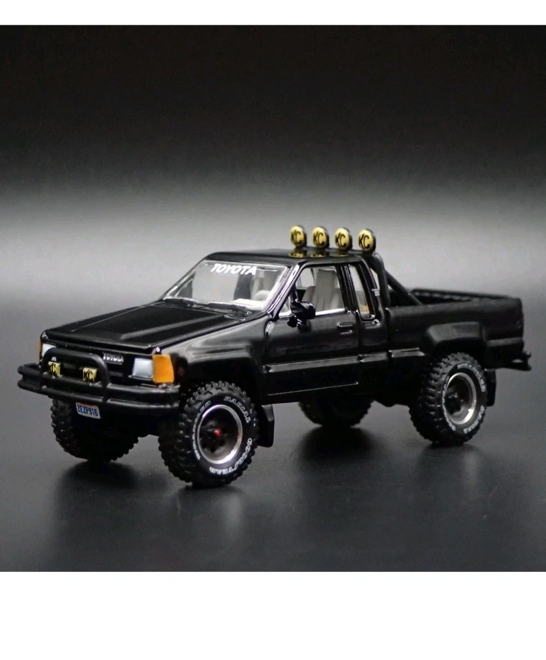 1985 85 TOYOTA SR5 PICKUP TRUCK BACK TO THE FUTURE 1/64 SCALE DIECAST MODEL CAR - Image 2 of 4