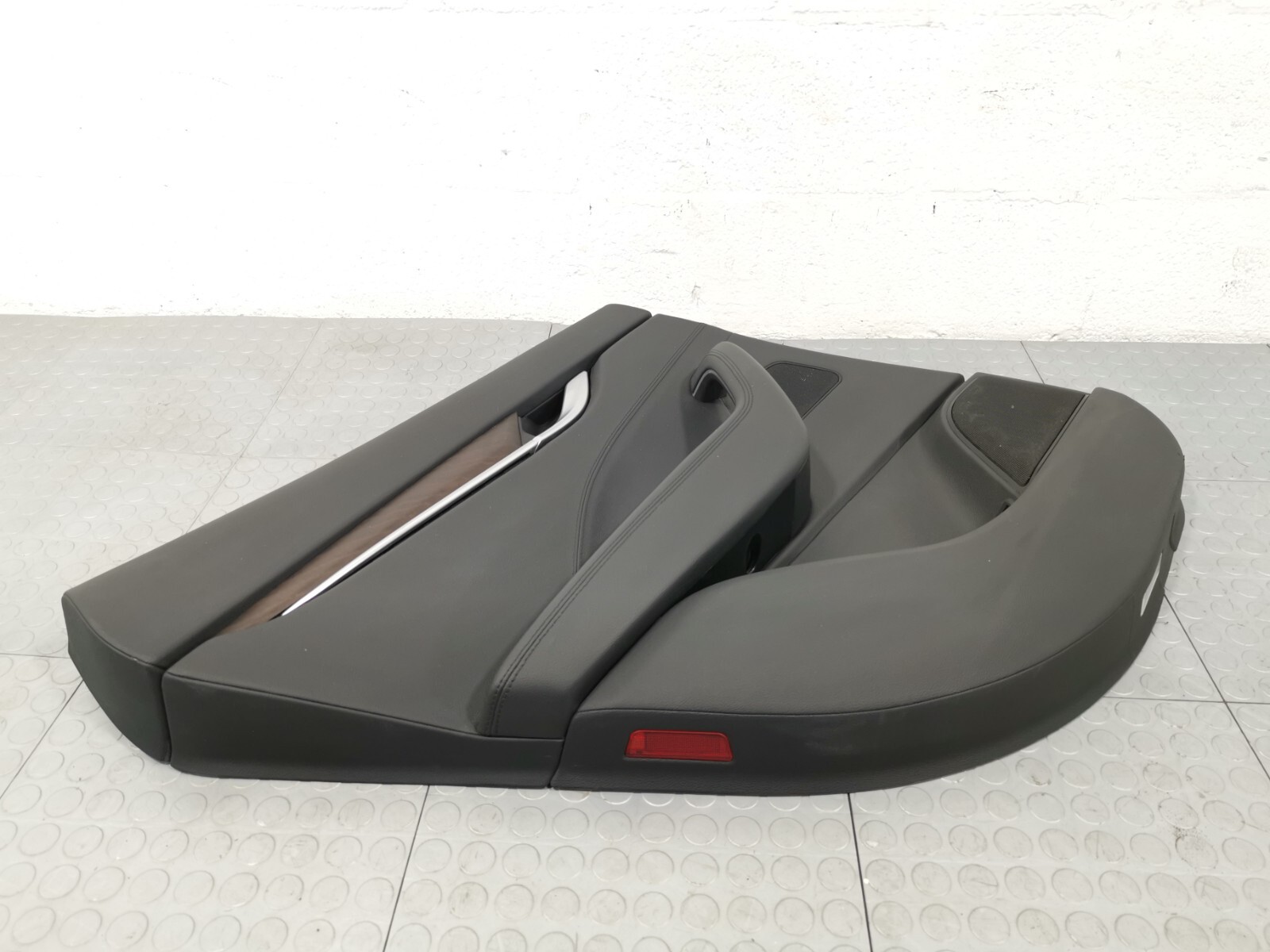 MASERATI Levante 3.0L AWD 2019 Rear Left Side Door Panel Trim 3077622 OEM