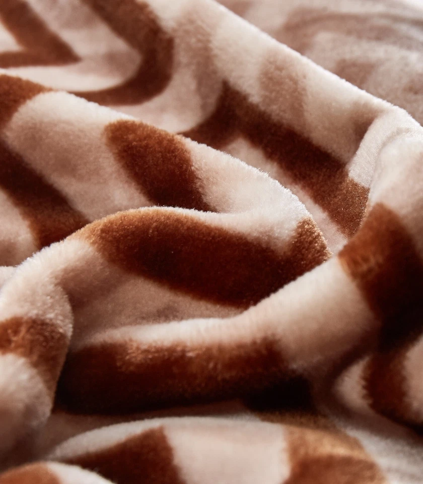 480 GSM Luxury Heavy Sherpa 3pc Blanket set Warm Faux Fur Bed Fleece king Throw - Image 3 of 4