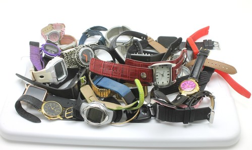 Lot Of 2.11 POUNDS OF Different Mix Colors And Dials WRISTWATCHES UNTESTED