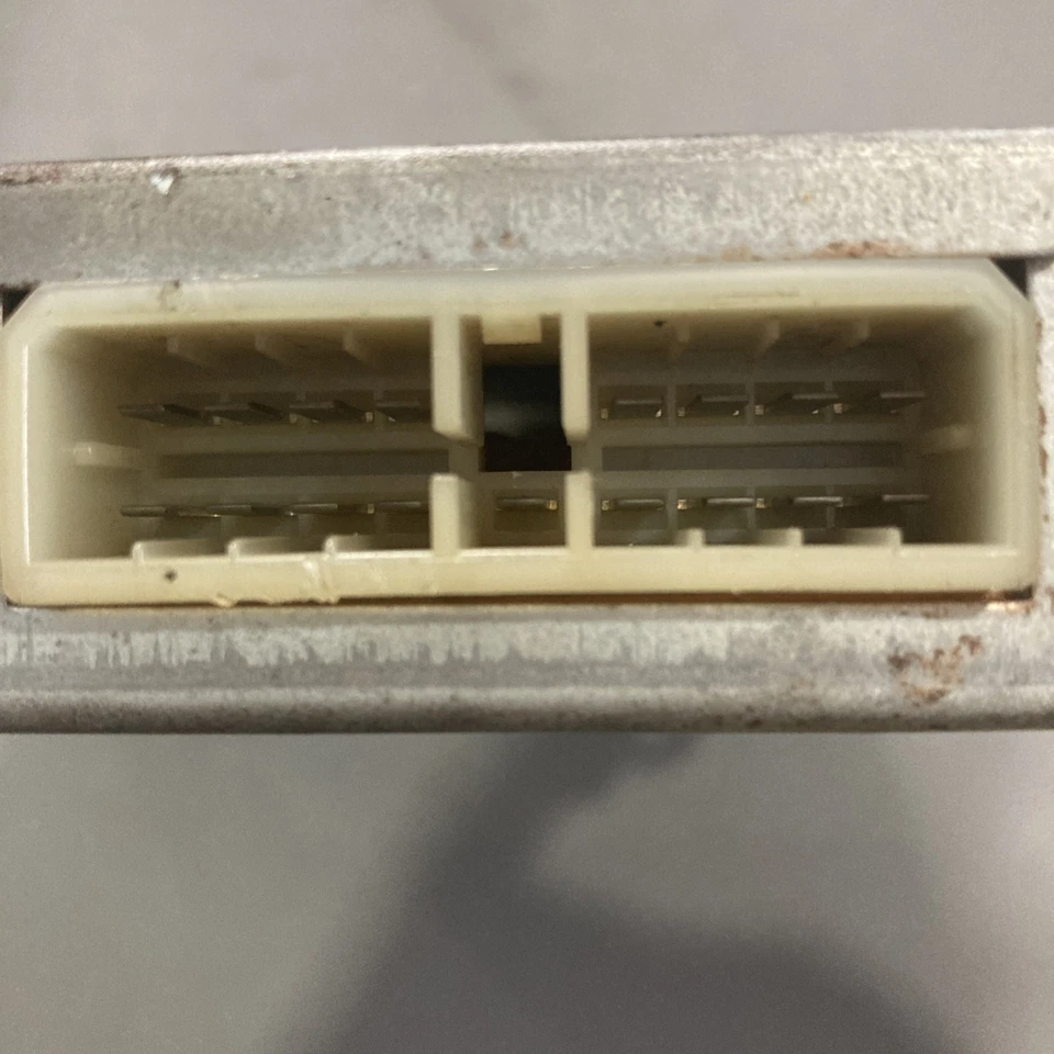 Camioneta Isuzu 1990-1993 ECU/ECM FBM-I04B Foto 4 de 4