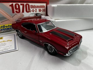 1/18 SCALE MODEL Exact Detail Replicas 1970 Oldsmobile 442 W30 Matador Red