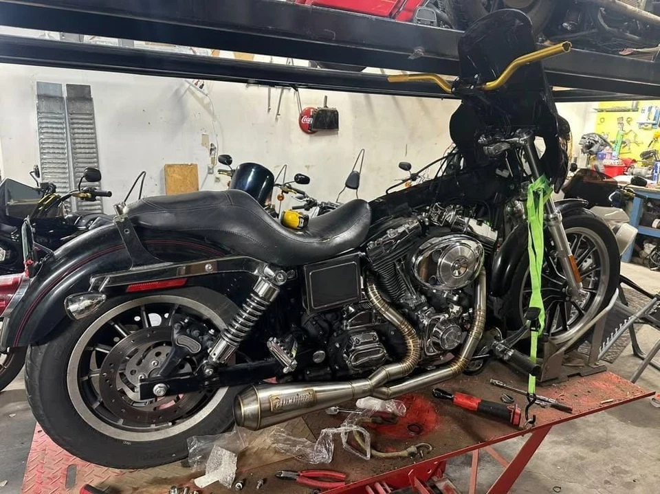 2009 Harley-Davidson Dyna Fat Bob FXDF Escape - Imagem 2 de 4