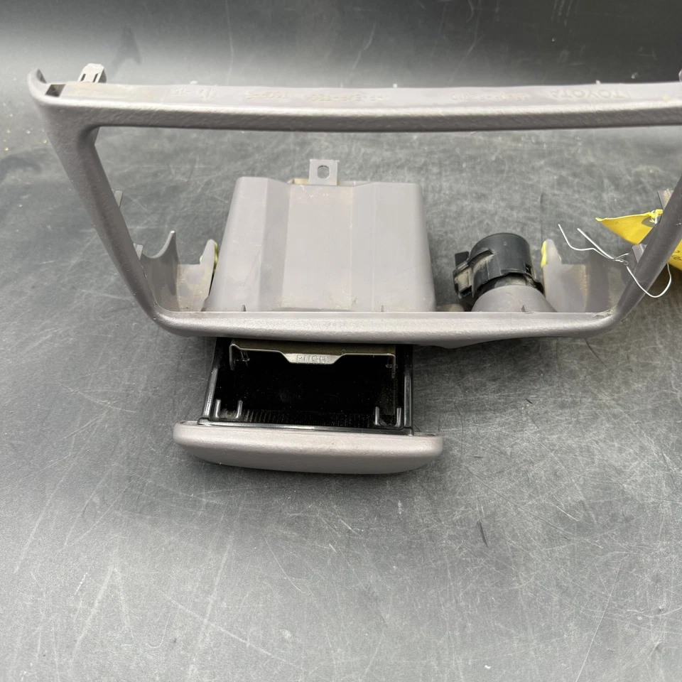 Front Ashtray Cigarette Lighter Panel 55406-52010 Fits: 2000-2005 Toyota Echo Foto 2 de 4