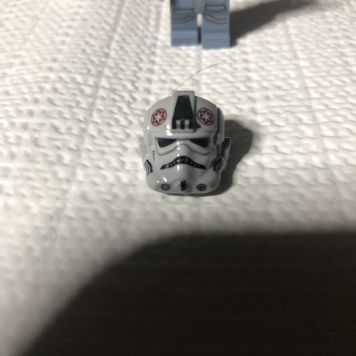 Lego Starwars / Minifigure/ATAT driver - Picture 7 of 7