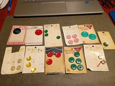 Mixed Lot of Carded Buttons Le Chic Le Mode Button Rite Ultra Kraft Elegant