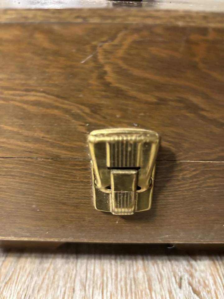 Kit de caja de brillo de zapatos Sears vintage con tampón eléctrico y cepillos + probado funcionando Foto 3 de 4