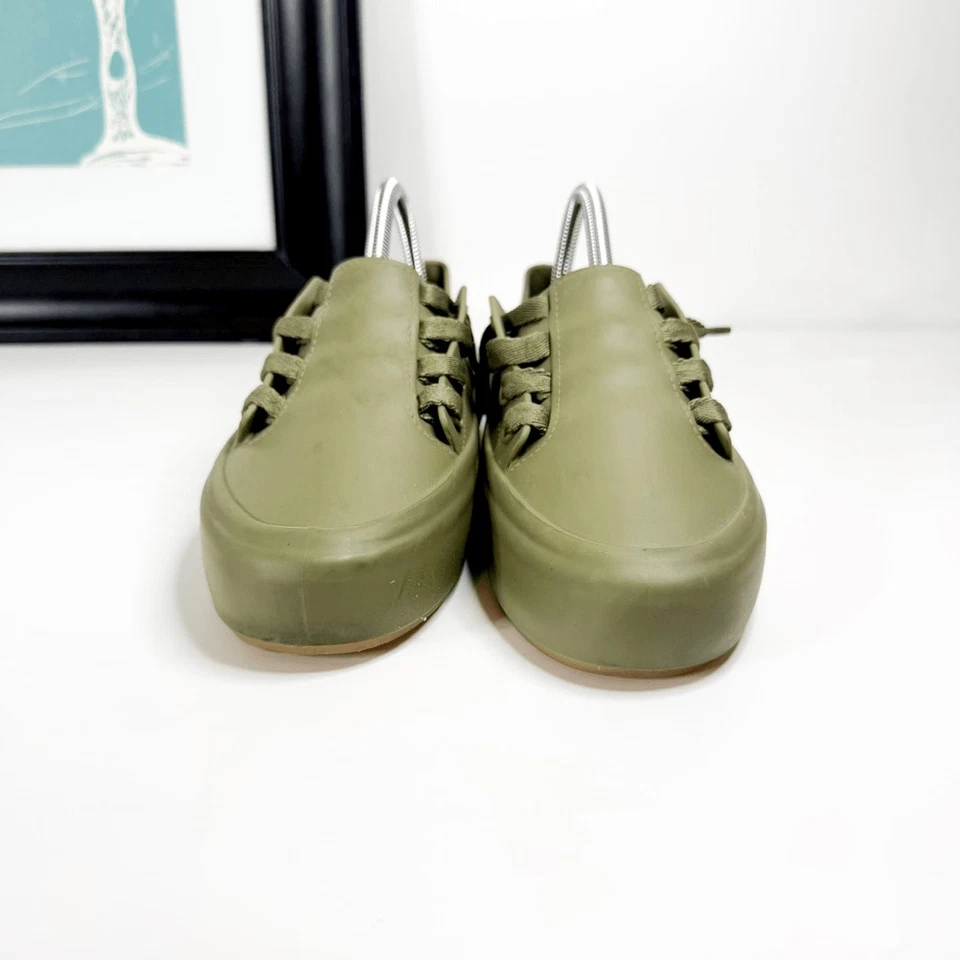 Zapatilla Melissa Possession en Verde Oliva | Talla 8 | Impermeable y Vegana Foto 2 de 4