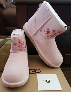ugg kids classic mini