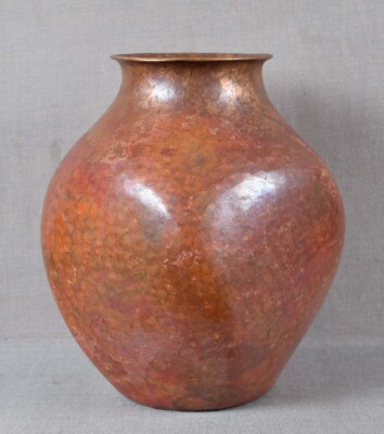Arts & Crafts HAMMERED COPPER VASE