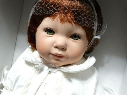 Adorable Effanbee First Christmas 18" Doll New in Shipper Box - Picture 4 of 10
