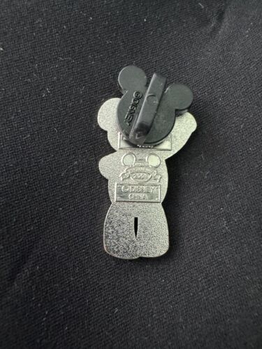 Disney 2008 Waving Bear Pin - Hidden Mickey Trading Authentic Official WDW - Picture 2 of 2