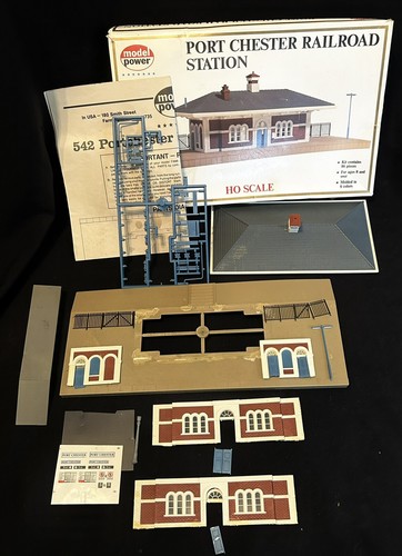 TRAIN BUILDINGS LOT HO Scale PORT CHESTER STATION Family House FARM John Deere - Picture 7 of 24