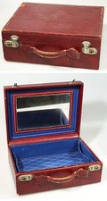 TRAVEL CASE, W/MIRROR ON INSIDE, VINTAGE, RED.