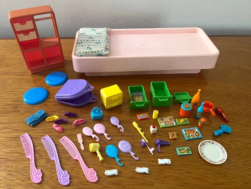 VTG BARBIE DREAM HOUSE FURNITURE ACCESSORIES LOT - 1977 BED FRAME- READ!