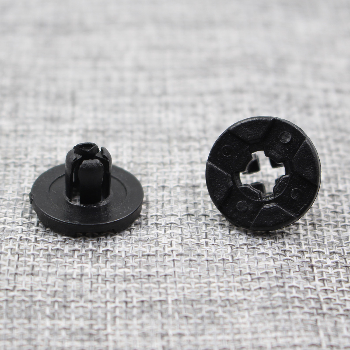 Retainer Clips Sell 30PCS OEM BUMPER PUSH CLIPS FASTENER RIVET For NISSAN 350Z INFINITI G35 FX35 NEW In Hong... Fender Liner Clips - Foto 7