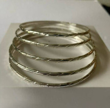 Bracelets 5 Silver Tone Bangles