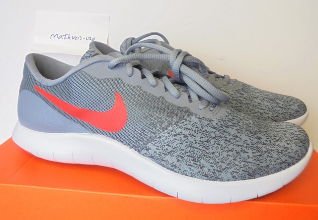 gray nike tennis shoes