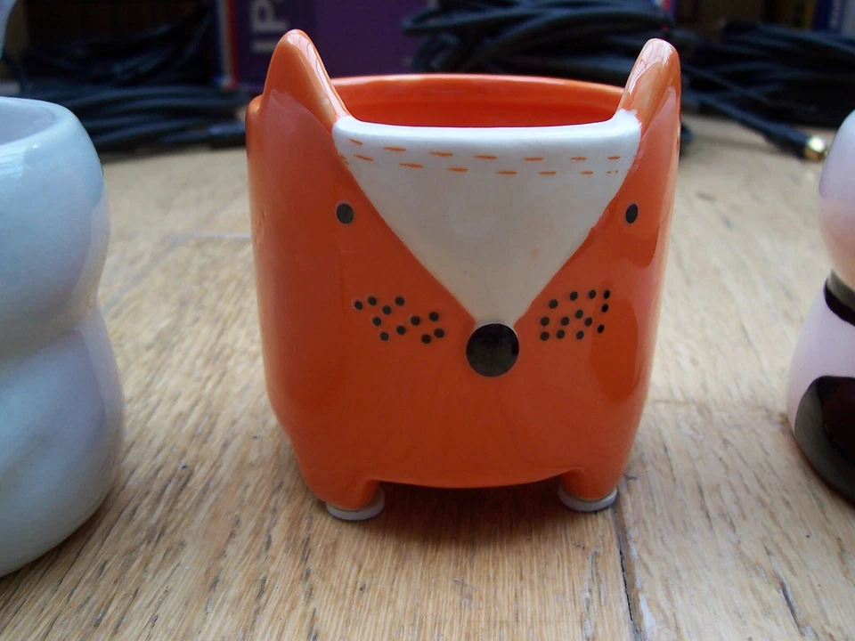 Fünf kleine Keramik Tier Pflanzentöpfe oder Vasen. Panda Fuchs Elefantenbär. - Bild 3 von 4