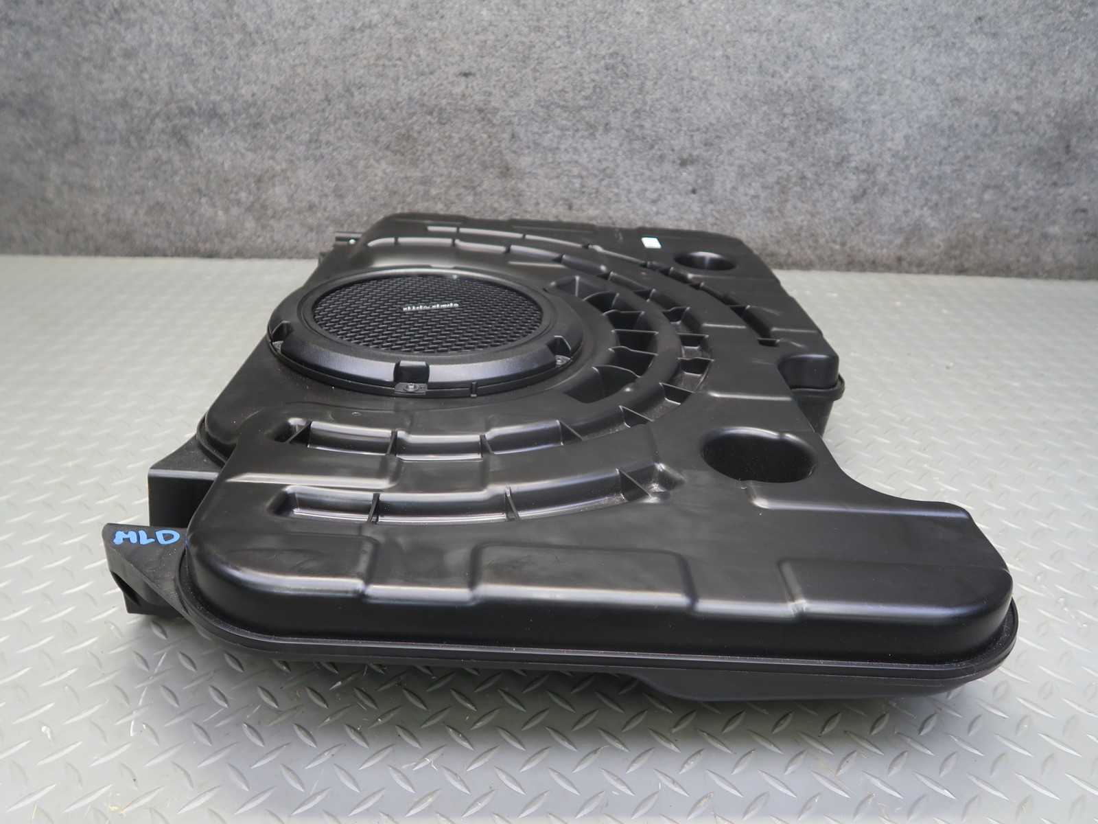 2017-2020 MASERATI LEVANTE M161 REAR AUDIO SUBWOOFER SPEAKER BOX ASSEMBLY