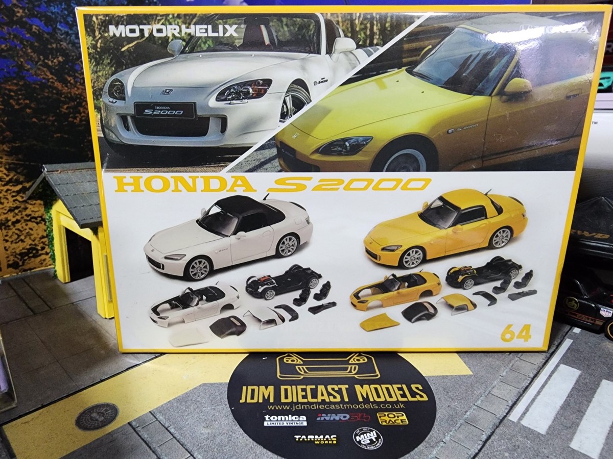 Motorhelix 1/64 Honda S2000 AP1 Grand Prix White Magnetic M65101