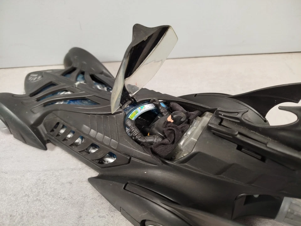 BATMOBILE Figurine Voiture Heros Jouets Tonka BATMAN Forever 1995 DC Comics E28 - Photo 4/4