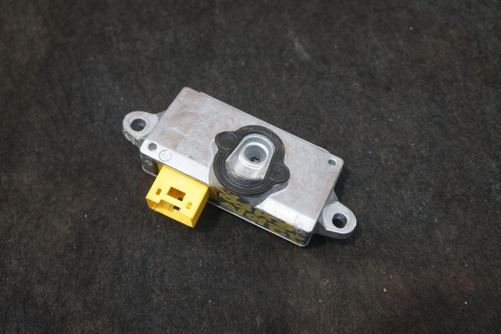 Front Right Airbag Sensor Module 65776937420 OEM Rolls Royce Phantom 2004