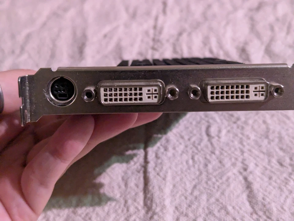 Sapphire ATI Radeon HD4350 1GB PCI Express Silent Graphics Card - Image 3 of 4