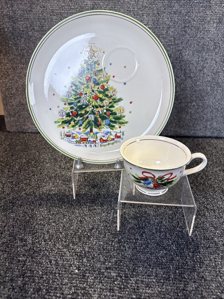 De colección~Juego de bocadillos de Nochebuena~Salem China Company~1 plato/1 taza~años 50
