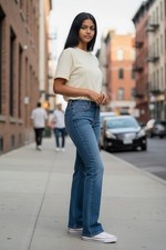 THE FLIRT Old Navy Size The Flirt Jeans Women's Size 6 Short Bootcut 3510-12